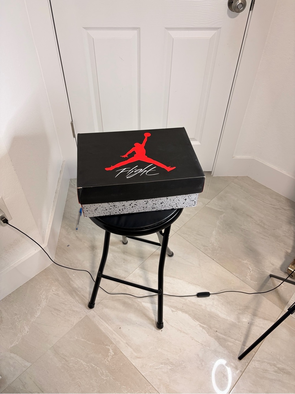 Jordan 4 Retro "White Thunder" With Supreme Socks